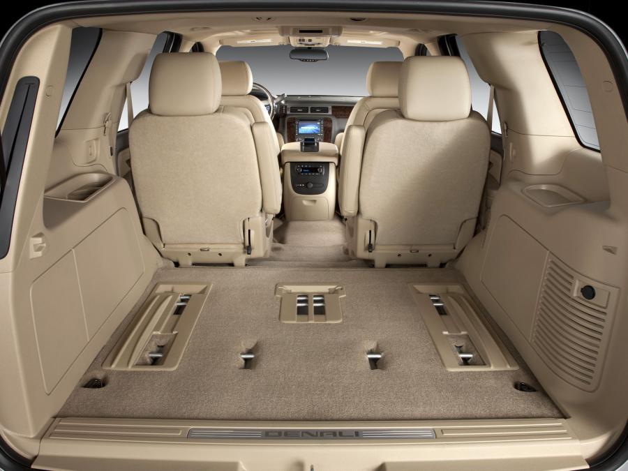  GMC Yukon Denali FlexFuel 2011 года  (фото 4 из 10)